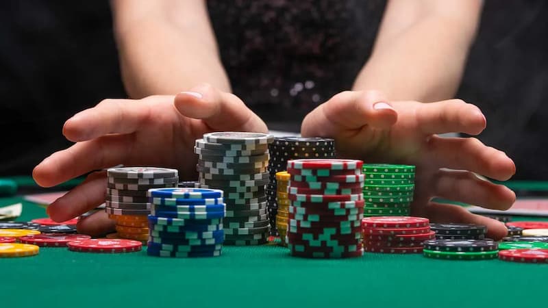 Nếu sức mạnh hand bài quá yếu, bạn có thể chọn fold